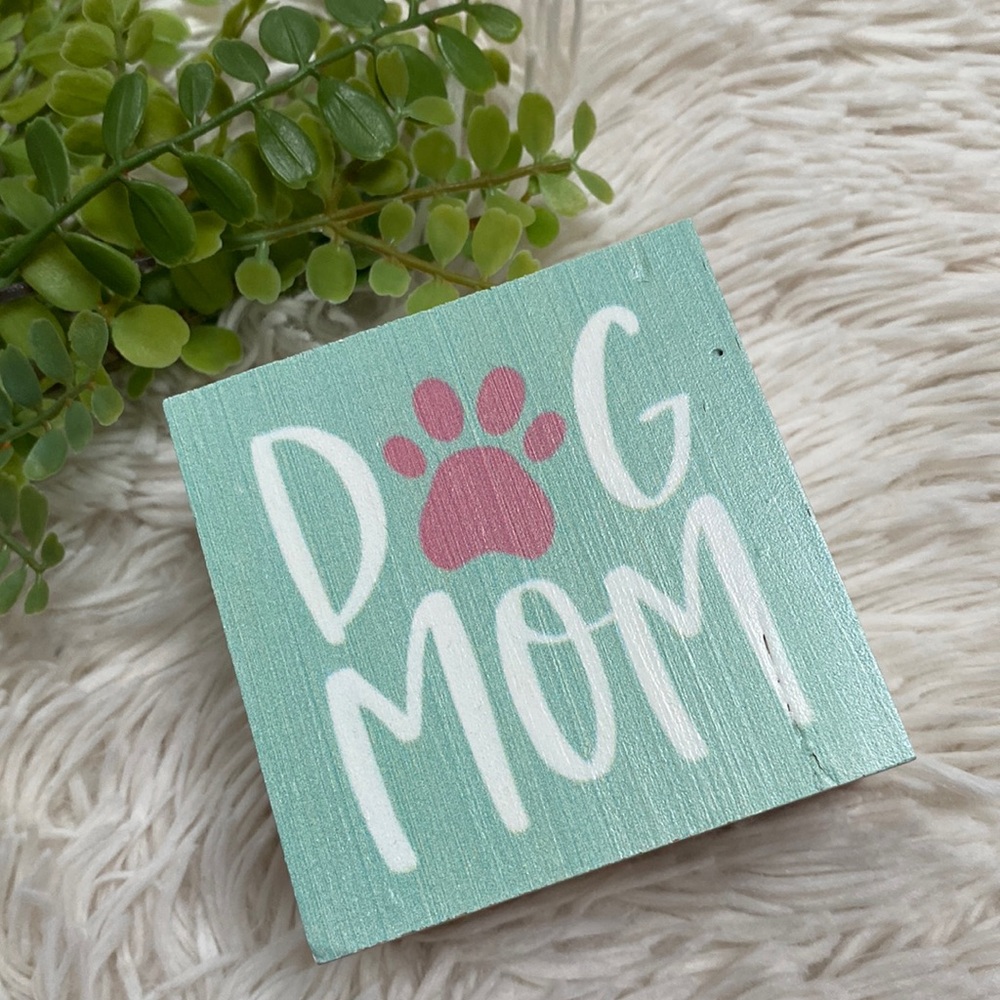 ‘Dog Mom’ Decorative Sign Cube 🎉 Mint and Pink